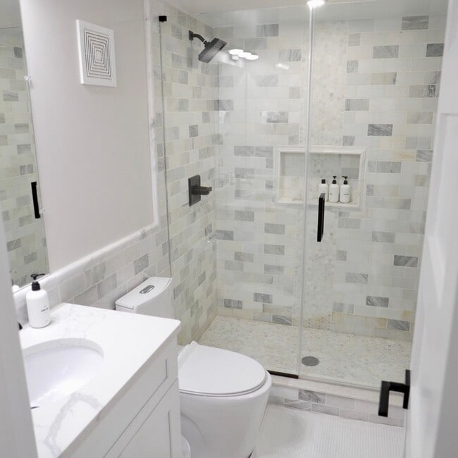 Building Photo - Luxury Rowhouse Living in Columbia Heights (w/Solar!)