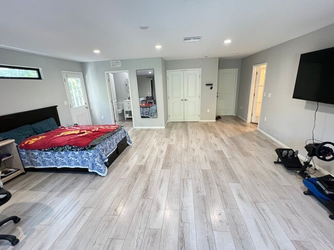 Building Photo - Beautifully Upgraded 5 Bed 4 Bath Orange Pool Home