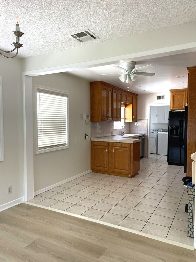 Building Photo - Charming 3-Bedroom Home with Modern Upgrad...