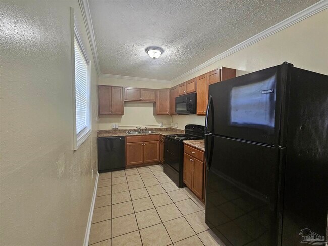 Building Photo - 203 Topaz Ave