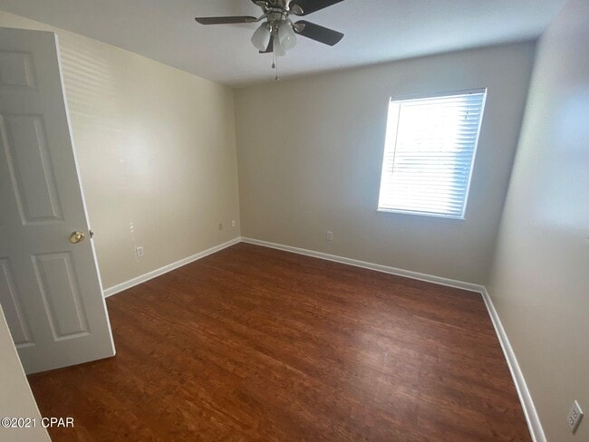 Building Photo - 610 E Pine Forest Dr