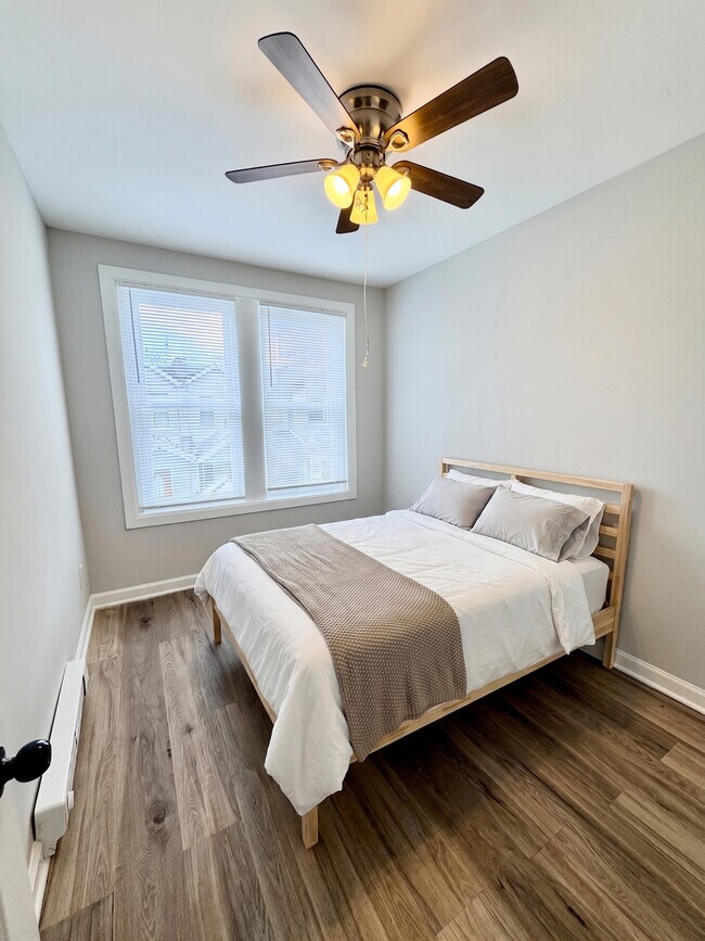 Building Photo - 6525 Saybrook Ave