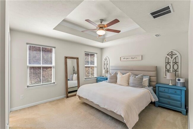Building Photo - 484 Greenwood Dr