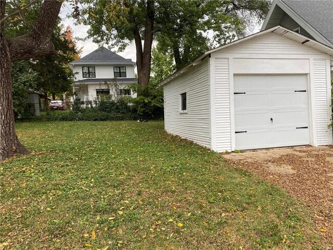 Building Photo - 743 Clark Ave