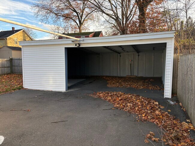 Building Photo - 39 Westphal St