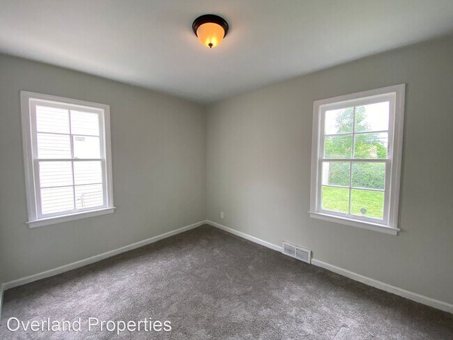 Building Photo - 3 br, 1 bath House - 19601 Sunset Dr