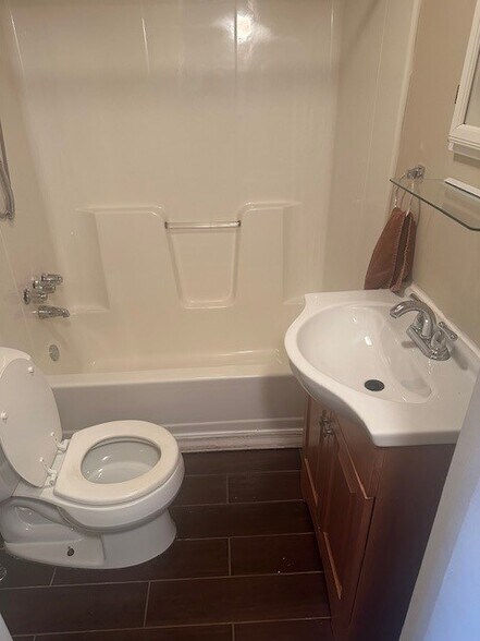 Building Photo - 131 Alameda Rd