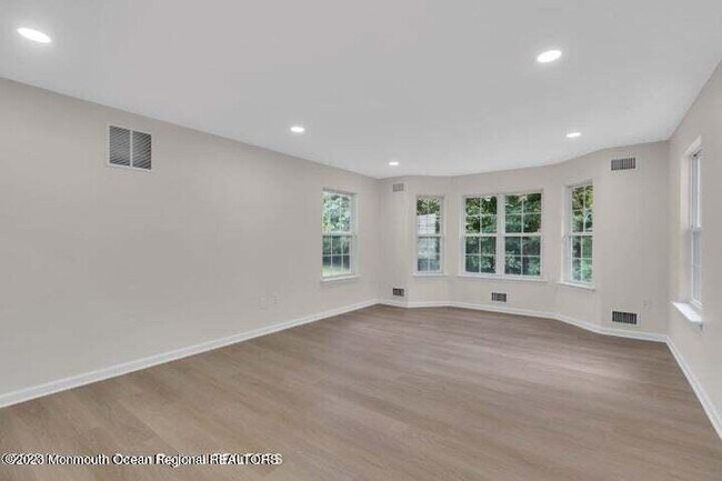 Building Photo - 380 Sapphire Dr