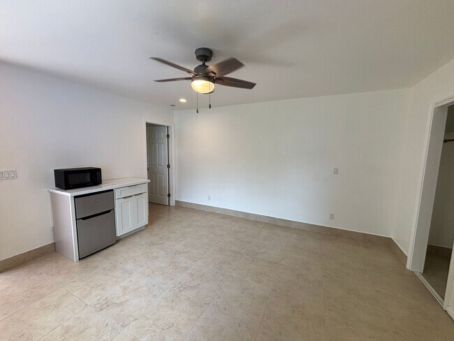 Building Photo - 2036 9th Ave