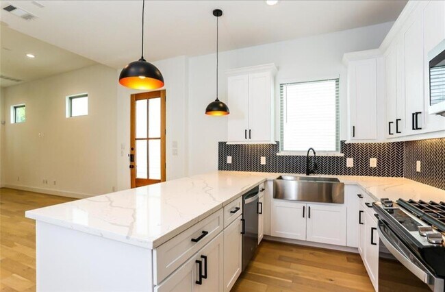 Building Photo - 3036 Truxillo St