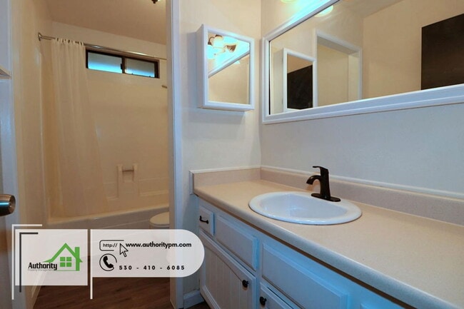 Building Photo - 1232 Hawthorne Ave