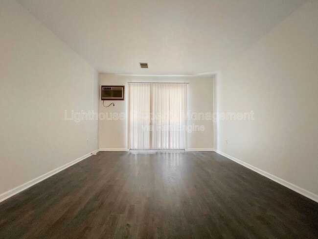 Building Photo - 2972 Vineland Ave SE