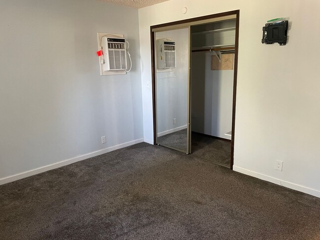 Building Photo - 1/2 Off First Full Months Rent w/ 12m Lease! 4 Bedroom Rambler on 1 Acre!!