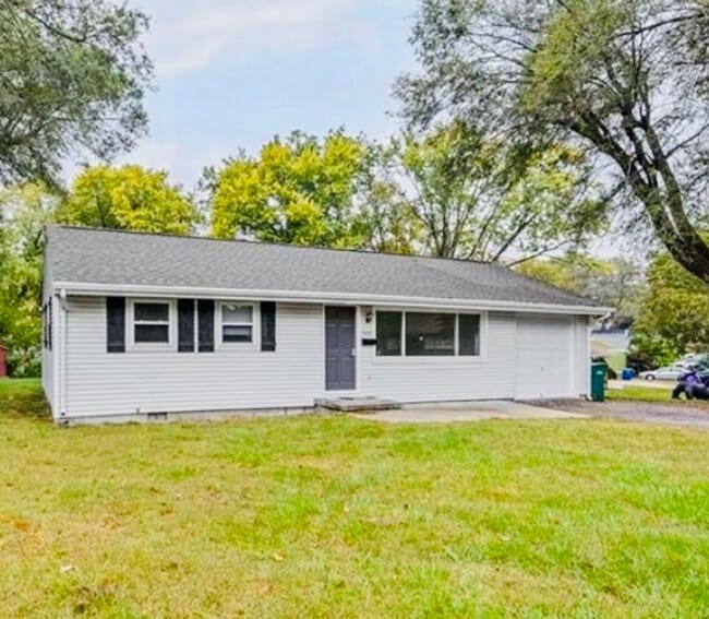 Building Photo - Stunning 3 bed 1 bath Ranch House