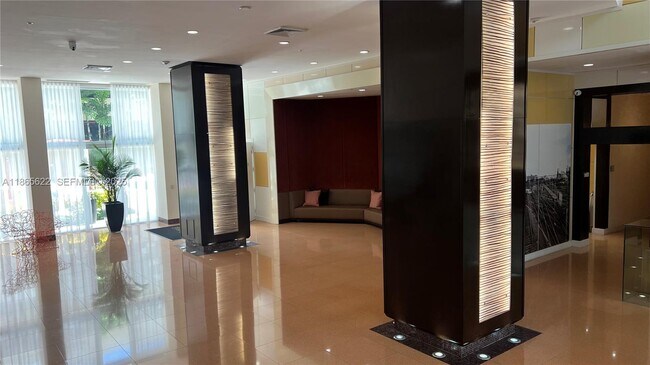 Building Photo - 2775 NE 187th St