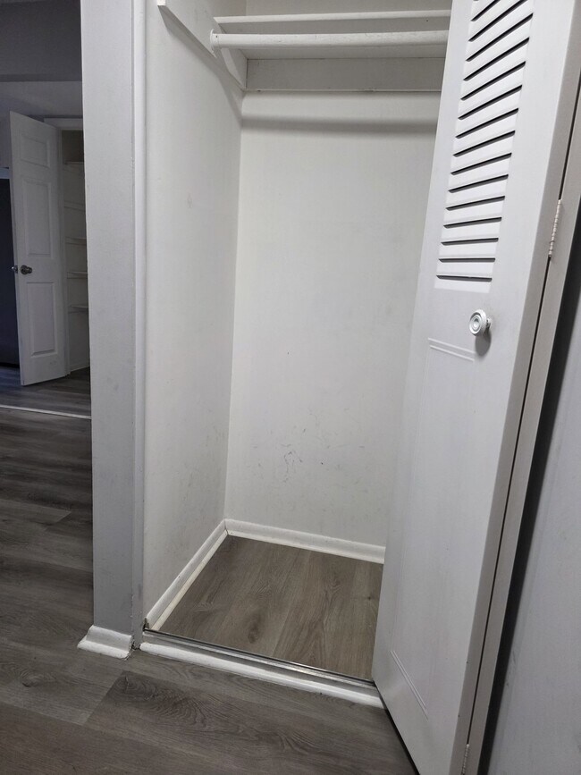 Building Photo - 122 Chelsea Cir