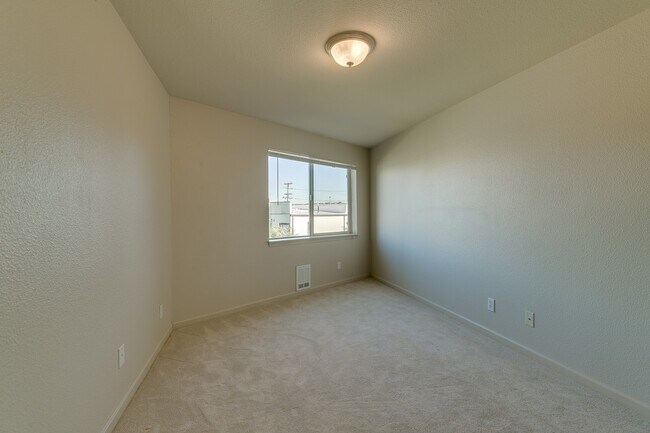 Building Photo - Beautiful 1 bed, 1 bath in Magnolia. Hardw...