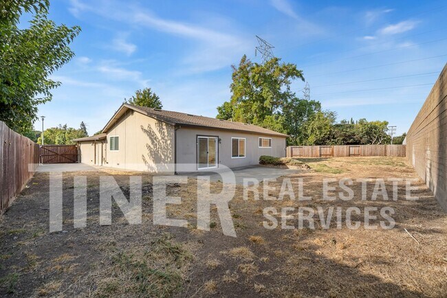 Building Photo - 2800 Sarina Ct
