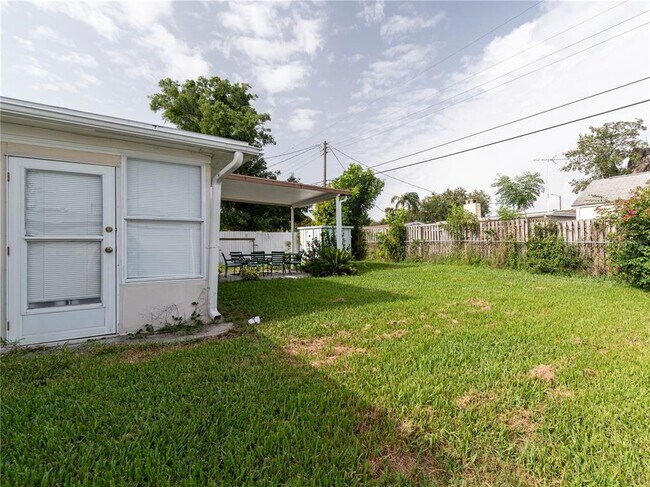 Building Photo - 2048 Melody Dr