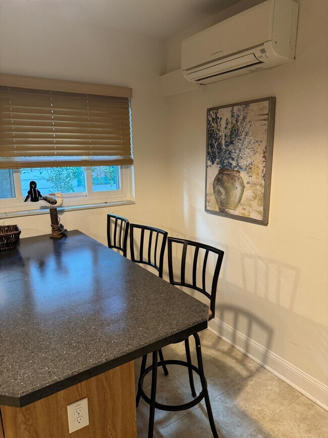 Building Photo - 521-512 12th Ave N