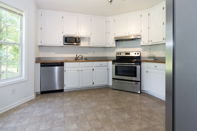 Building Photo - 5485 Forest Falls Dr