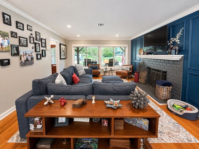 Building Photo - Luxury Terrell Hills Lease with 2025 Remodel, New Salt-Chlorinated Pool & Outdoor Living!  Beauti...