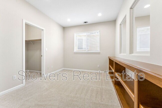 Building Photo - 137 Woodcrest Dr