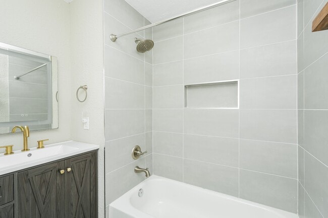 Building Photo - 2113 21st Ave N