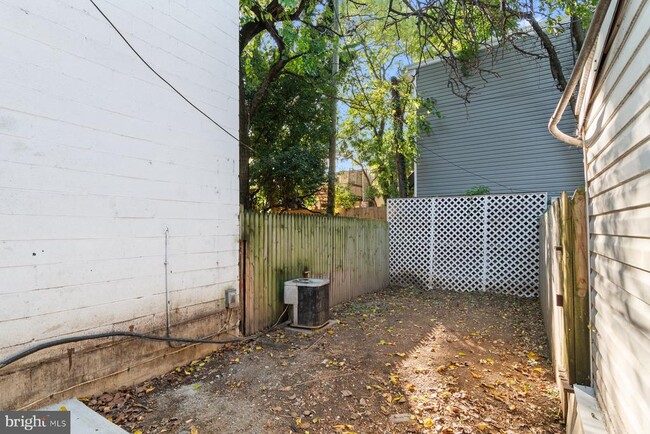 Building Photo - 1004 South Paca St