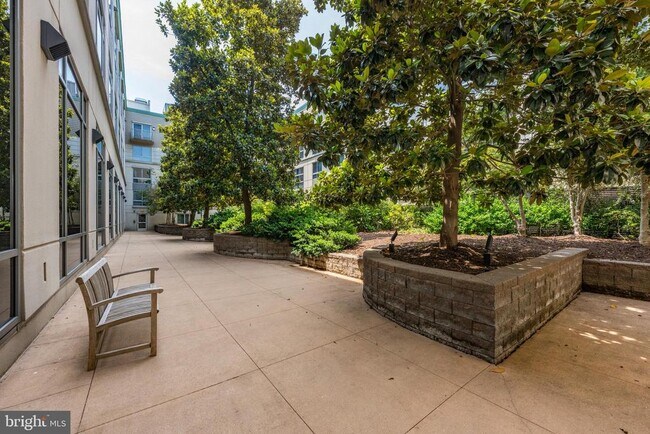 Building Photo - 777 7th St NW