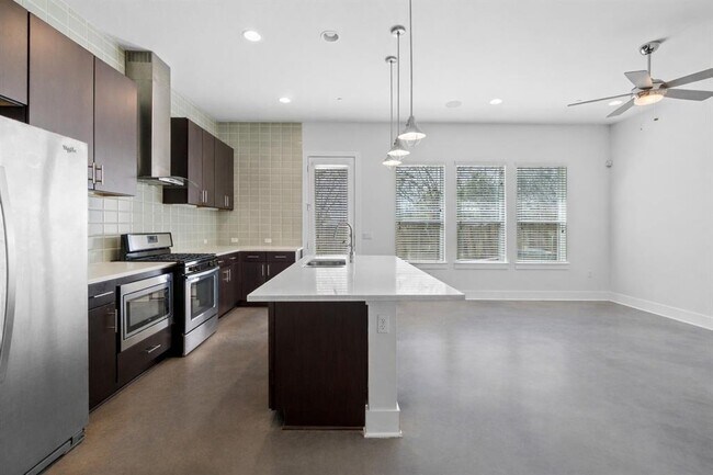 Building Photo - 8922 Menchaca Rd