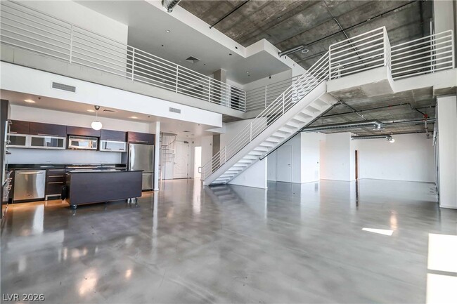 Building Photo - 900 S Las Vegas Blvd