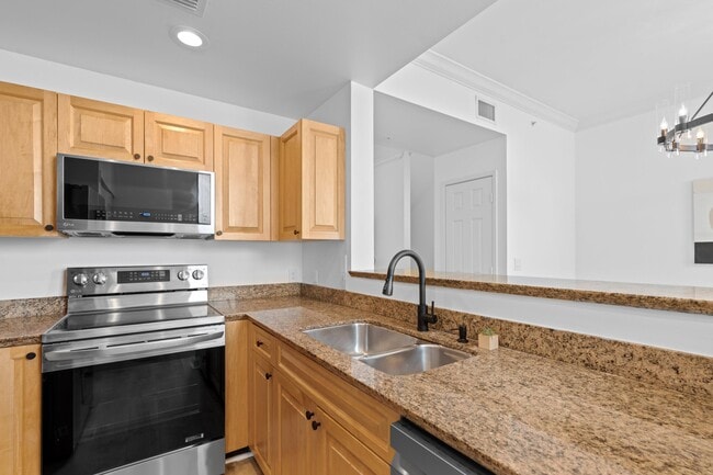 Building Photo - 687 Hibiscus St