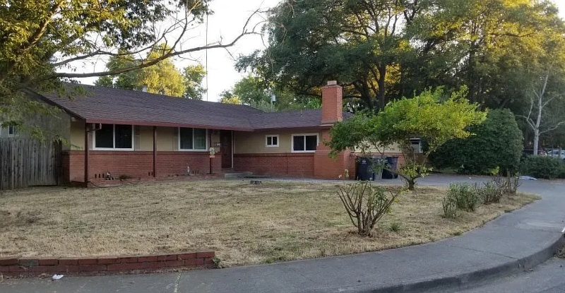 Building Photo - 2528 Bates Dr