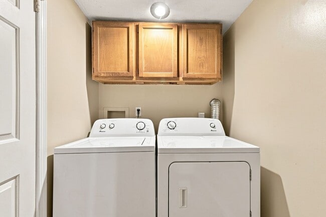 Building Photo - 46 Otsego Dr