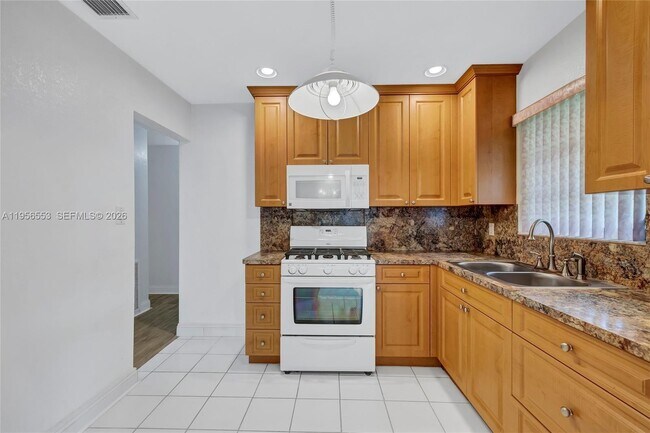 Building Photo - 6200 SW 18th St