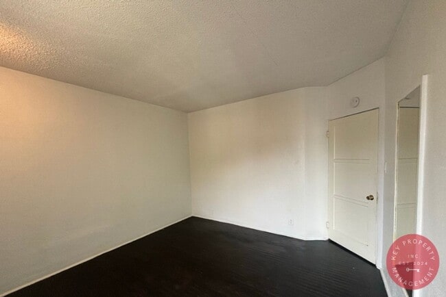 Building Photo - Charming 1-Bedroom Upstairs Unit Near San ...