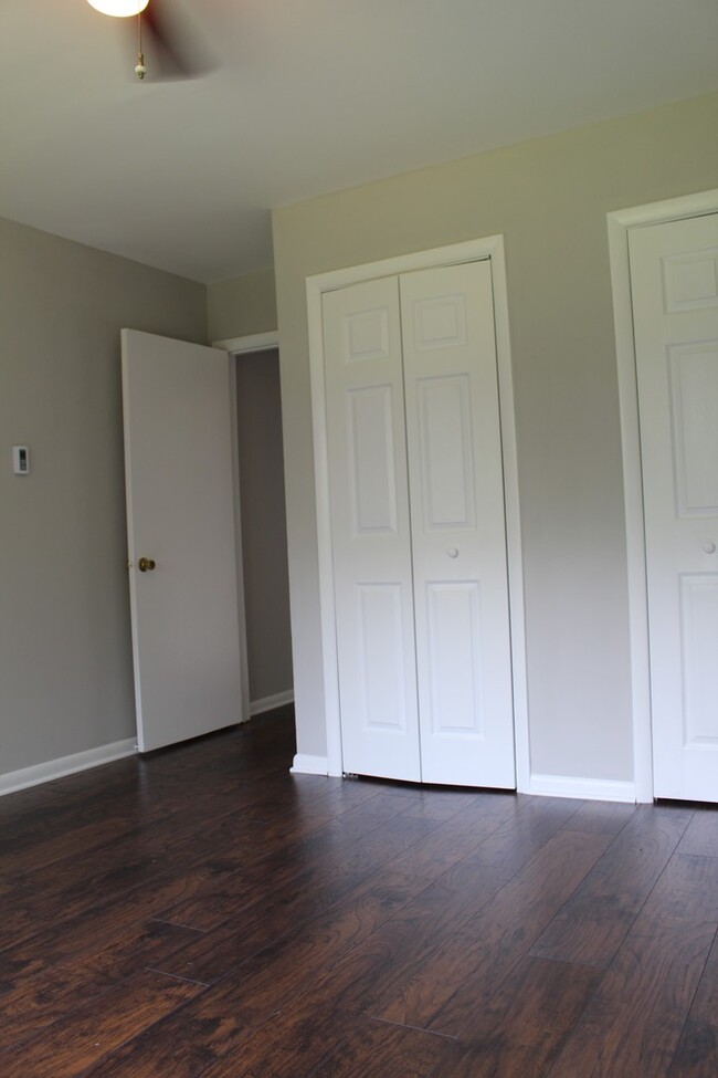 Building Photo - 1st floor apartment