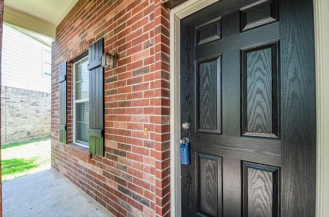 Building Photo - 10302 Deer Lodge Ct