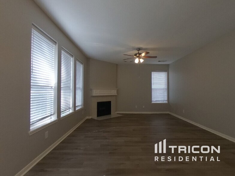 Building Photo - 9003 Cypress Square Dr