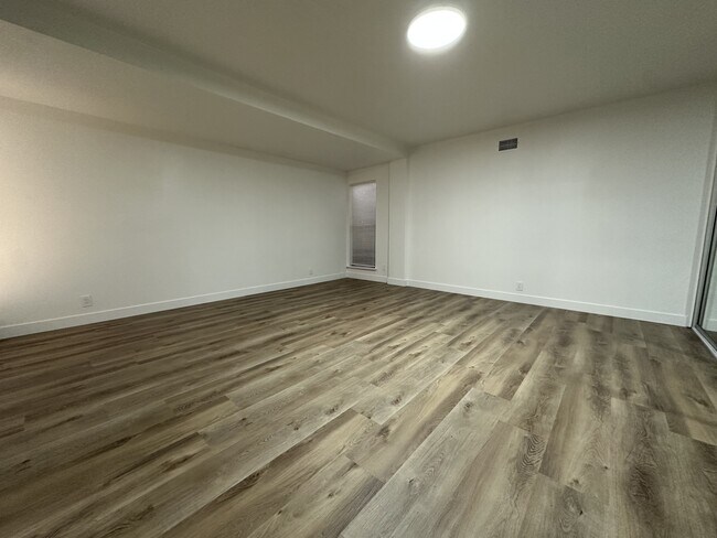 Building Photo - 13051 Baker Ave