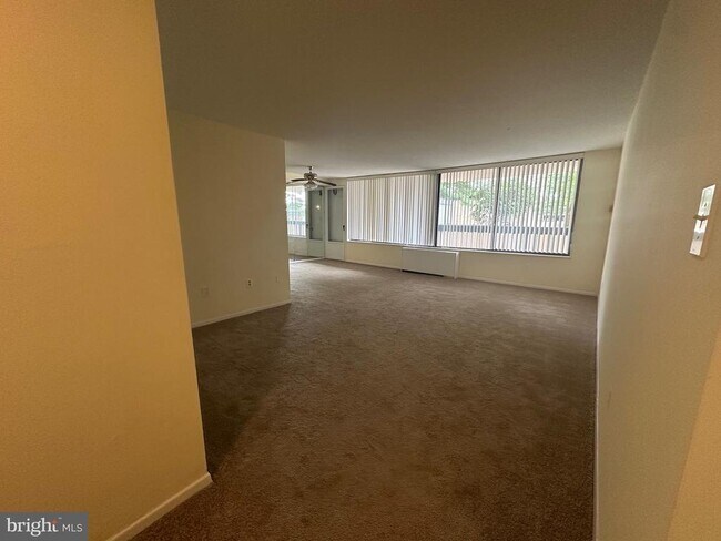 Building Photo - 3705 S George Mason Dr