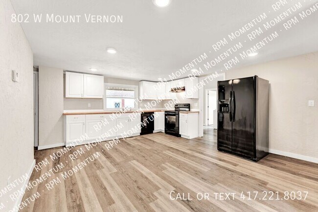 Building Photo - 802 W Mt Vernon St
