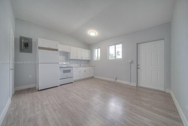 Building Photo - 17715 SW 103rd Ave