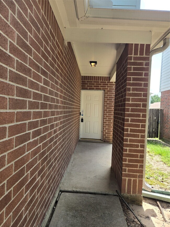 Building Photo - 15427 Fir Woods Ln