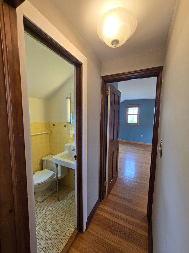 Building Photo - Amazing views overlooking the Raritan River! Commuter delight! Single family home with 2-bedroom,...