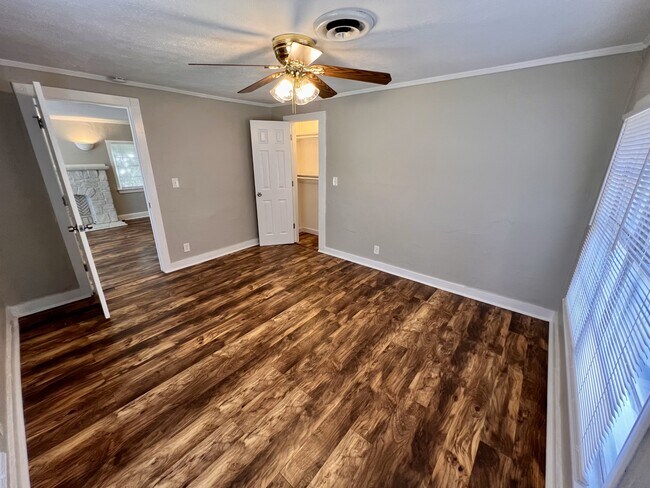 Building Photo - 5638 Curzon Ave