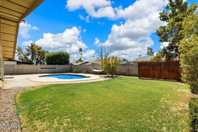 Building Photo - 667 W Pecos Ave