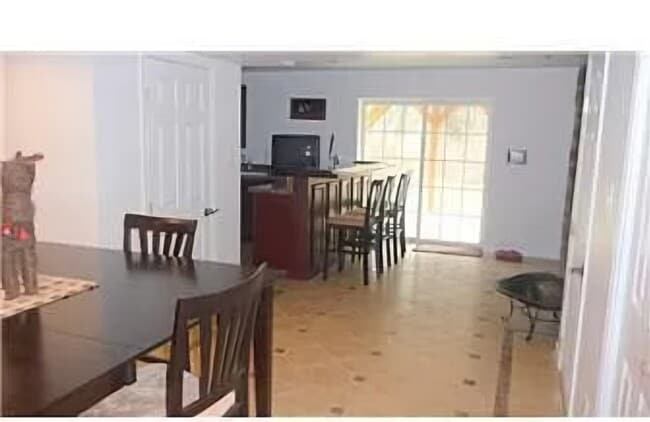 Building Photo - 125 Vernon Ct