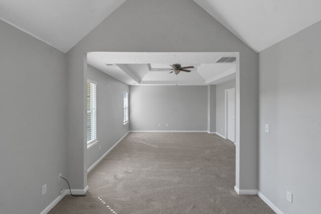 Building Photo - Impressive 3 Bed, 2.5 Bath Home
